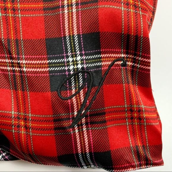 Victoria’s Secret Plush Red Plaid Slippers Size Large (Fits Sizes 9 to 10) NWT - Picture 3 of 4